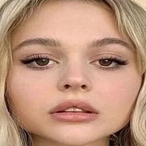 Emily Alyn Lind Image