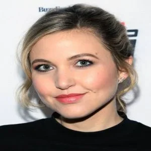 Taylor Tomlinson Image